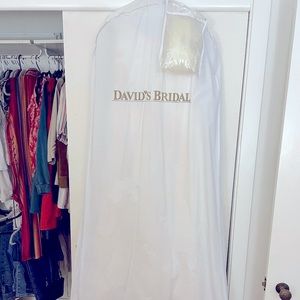 David’s Bridal Galina Ivory strapless wedding dress. Needs dry cleaning.🎉😊